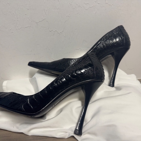 Crocodile embossed black leather Gucci pump - Picture 7 of 9